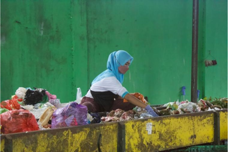 Pengelolaan Sampah: Edukasi Sampah di Tembok Rejo (4-Habis)