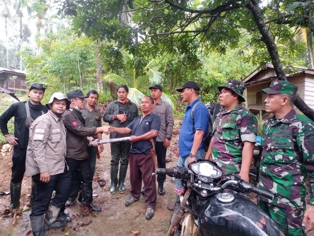 Dilema Hidup di Tepi Hutan Berada di antara Konflik dan Kemanusiaan