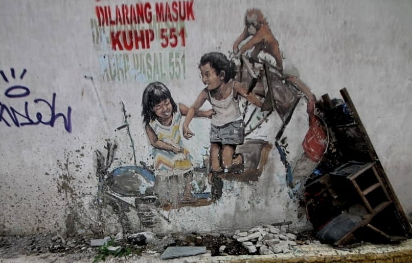 Tangan Jahil Rusak Mural Orangutan Karya Seniman Lithuania di Medan